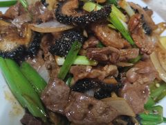 -辉辉大排档