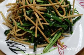 Stir-fried Leek with Fried Dough Strips