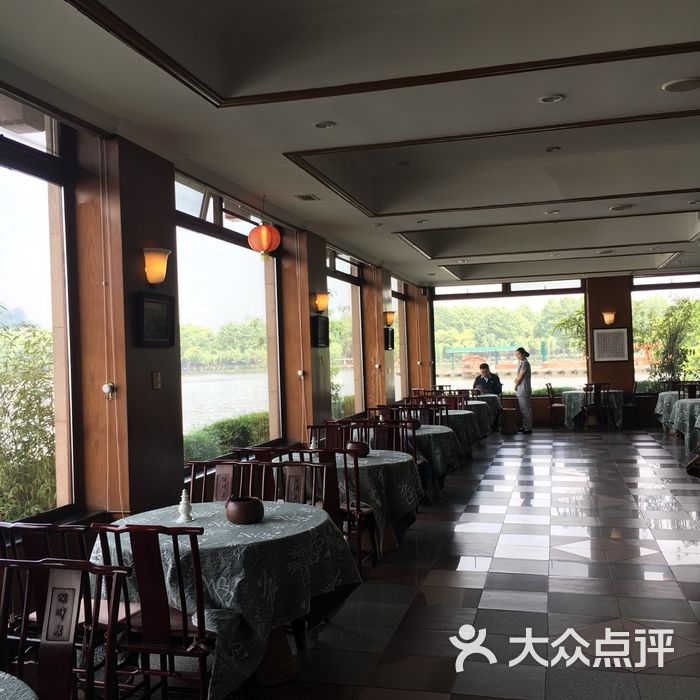 泗阳湖畔居图片