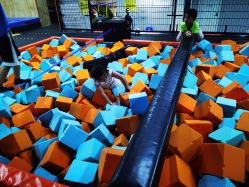 -蹦贝运动中心·蹦床·攀岩·闯关(龙岗店)