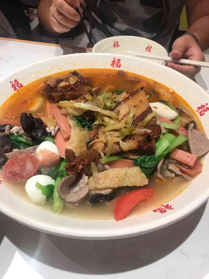 鸿福面馆(科巷店)-"2个姑娘奋力吃光了一碗鸿福面,分量超级足.