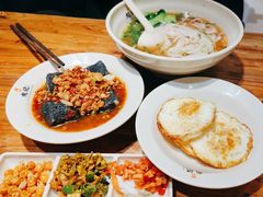 -湘人龙记老长沙米粉(鸟巢店)