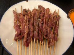 -何妹湿辣牛肉·粤式烧烤砂煲(桂雅路店)