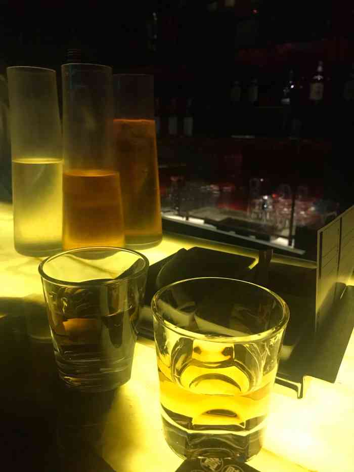 t9 tonight club-"据说是杭州目前最火的酒吧,因为sos太难.