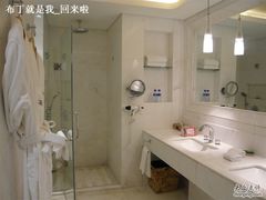 -苏州金鸡湖中茵皇冠假日酒店