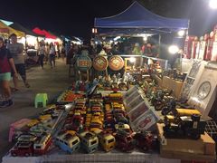 -席娜卡琳火车铁道夜市