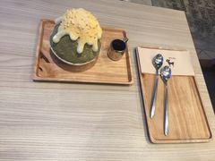 -莓园冰淇淋店