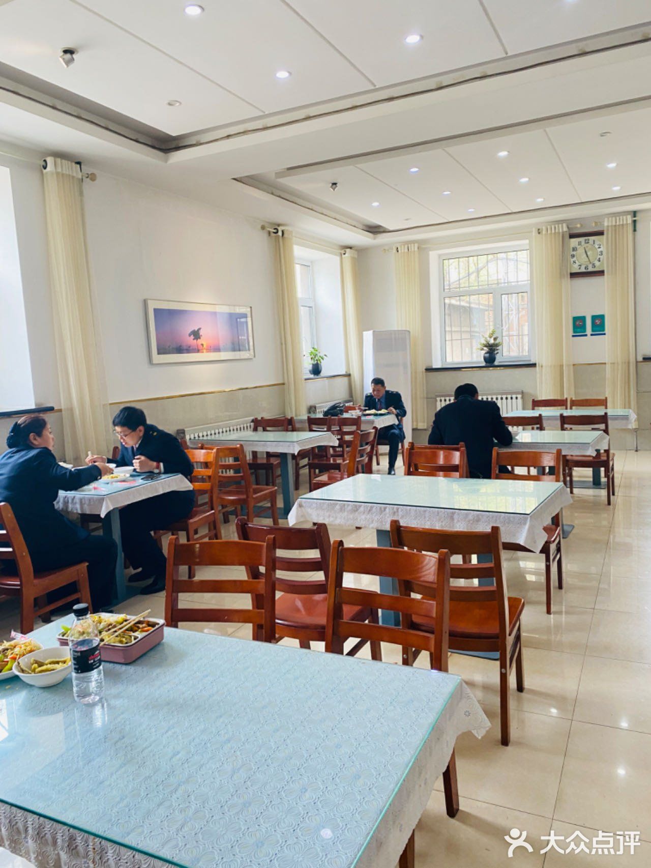 晒一下我们单位食堂的工作餐