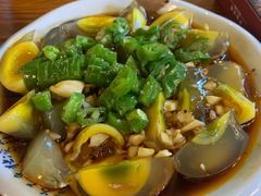 烧辣椒煮皮蛋-钟掌勺忘不了地道湘菜(新天地假日广场店)