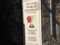 -Gelateria Dondoli