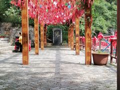 -雪山彩虹谷景区