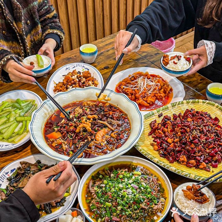 解放碑藏着一家性价比天花板——月半!不管你是本地干饭人