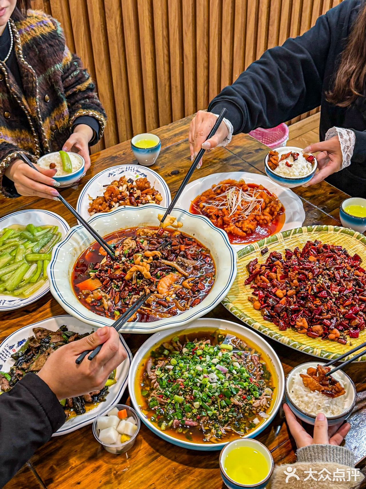 解放碑藏着一家性价比天花板——月半！不管你是本地干饭人