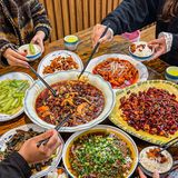 解放碑藏着一家性价比天花板——月半！不管你是本地干饭人