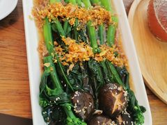 -Chom Cafe and Restaurant