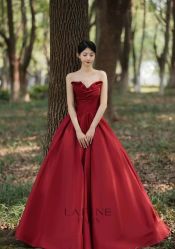 -Lady  Jane高端婚纱礼服馆