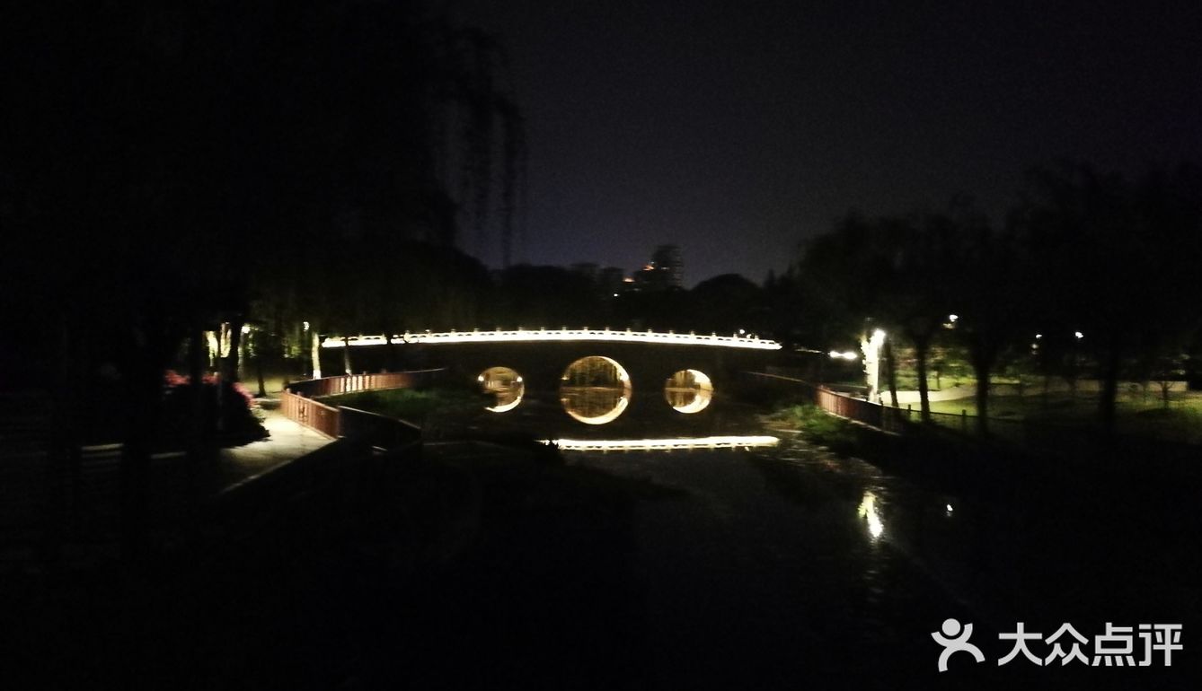 那天有个特色就是兰花展 兰花品种很多 拍拍照挺好的！