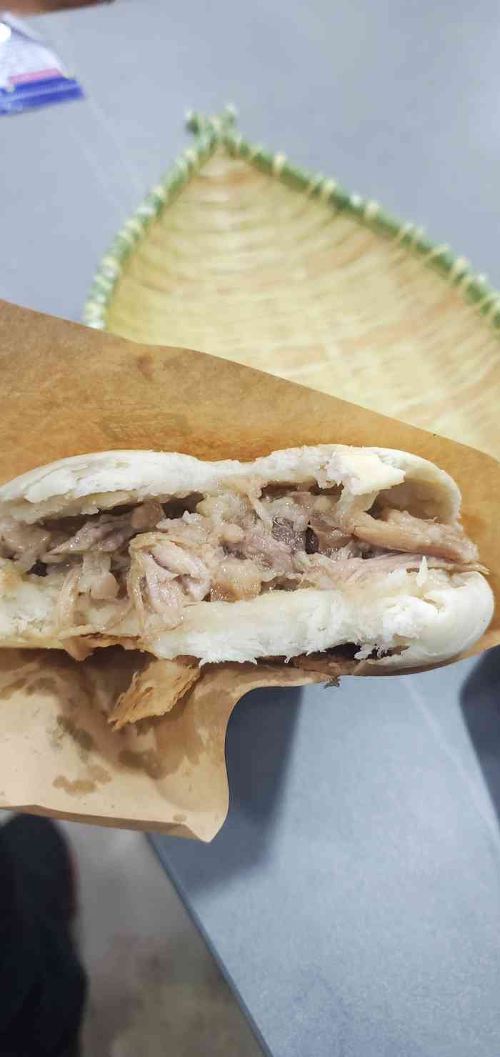 姚老三西安名小吃(北门店)-"位置 在北门教育学院对面,门头很.