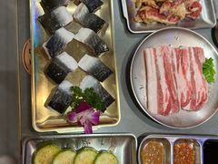 -围炉肉舍丹东海鲜烤肉·烤活鳗(步行街店)