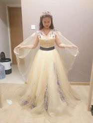 -月月婚纱礼服仓储店(王府井店)