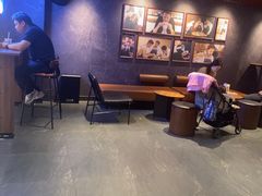 -瑞幸咖啡(华新地铁站地下商业街店)