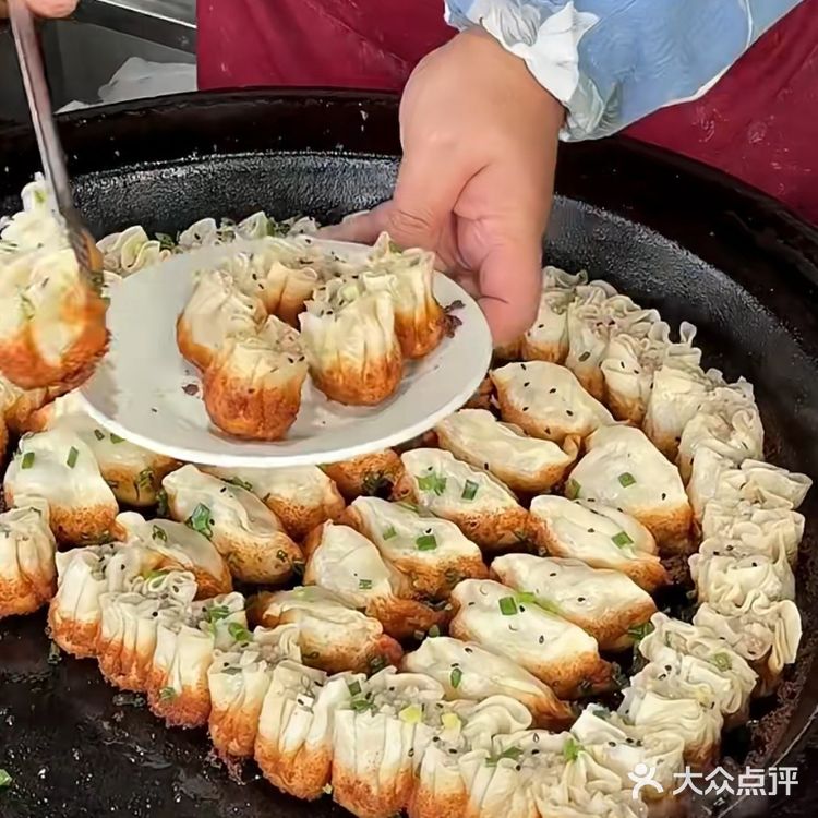 老上海郊区的油煎烧卖，鲜肉冬笋，味道一绝