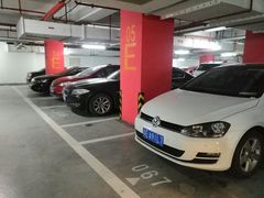 -丽丰购物中心·停车场