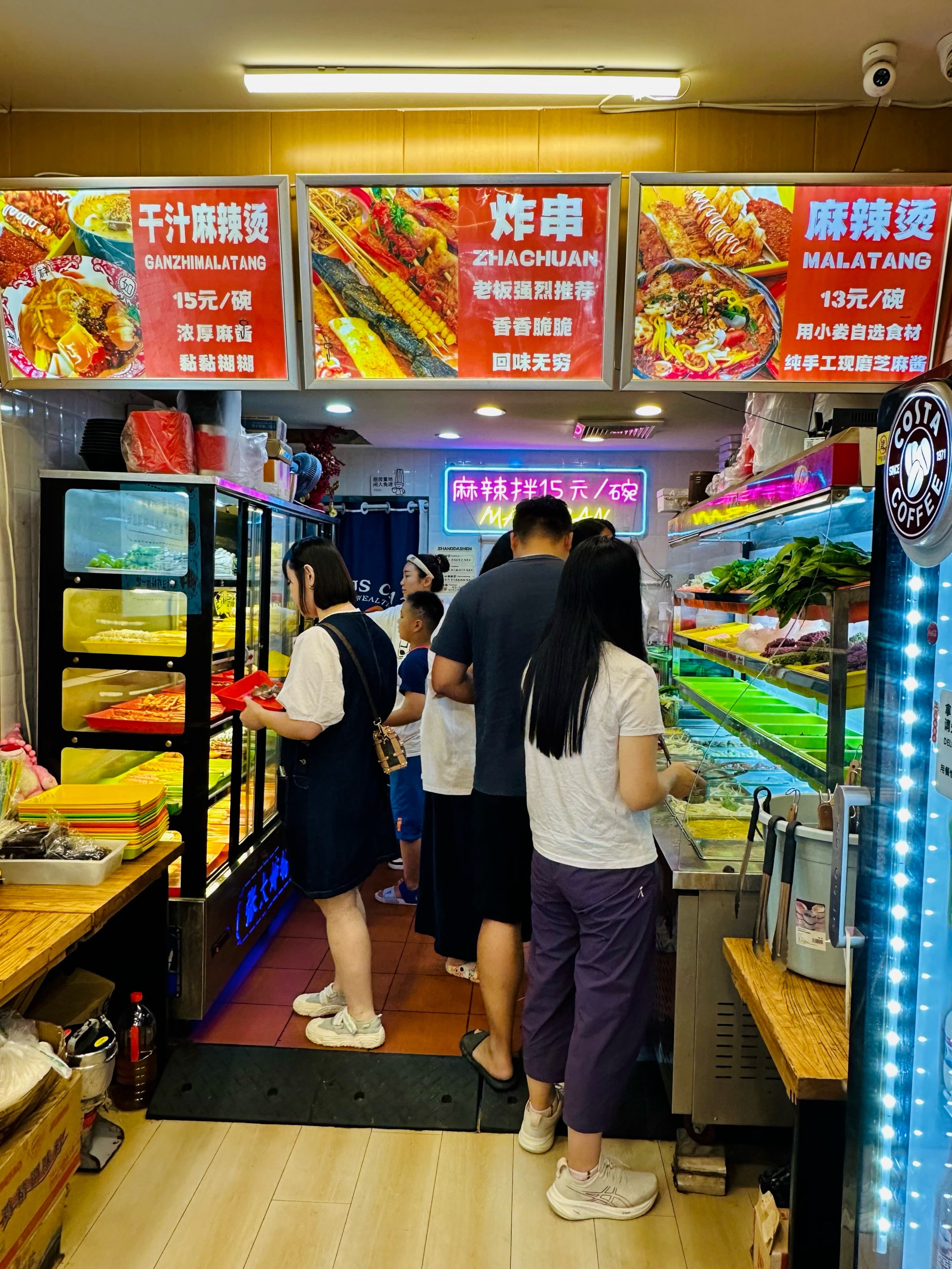 麻辣拌店面内部设计图片