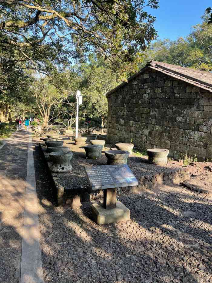 火山酒家(休闲茶广场"99位置:位于海口秀英火山口公园对面.比.