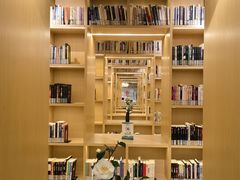 -漕河泾街道图书馆(漕河泾社区文化活动中心店)