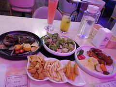 -樱花里音乐餐吧·牛扒椰子鸡(东圃店)