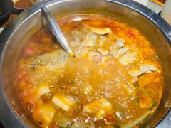 -野山舂·贵州现舂酸汤火锅(鸿通城店)