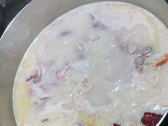 -洪氏嗨捞·广东猪肚鸡·椰子鸡火锅(西咸万象城店)