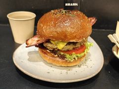 美式经典牛肉汉堡-shark burger·鲨鱼汉堡(交子大道店)