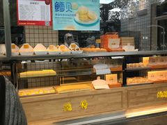 面包甜点陈列柜-鲍师傅糕点(江苏路店)