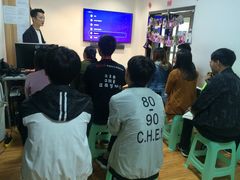 -贺加贝化妆美甲培训学校