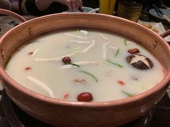 -三人行骨头王火锅(长寿店)