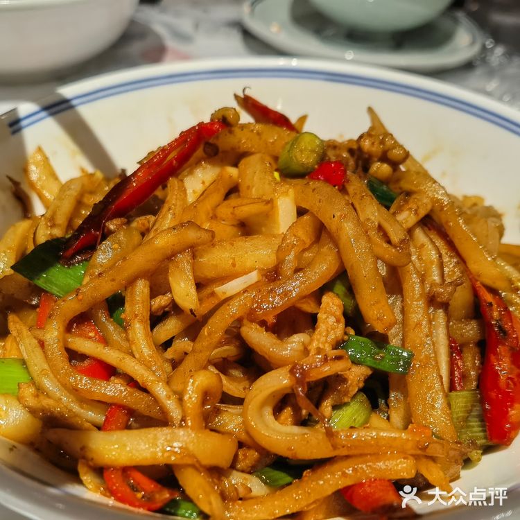 网红湘菜馆：一盏灯