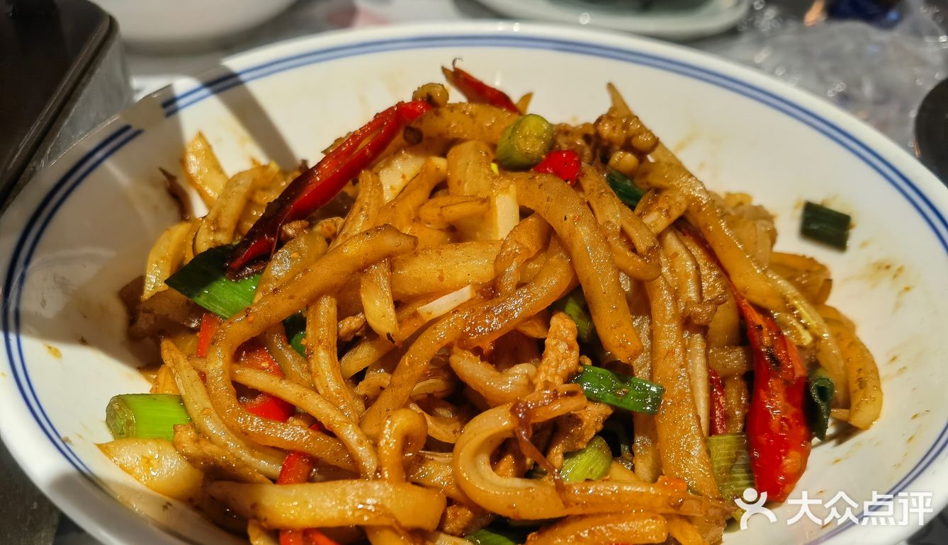 网红湘菜馆:一盏灯