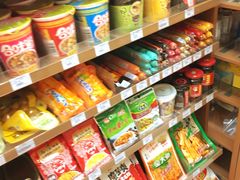 零售区-全家便利店(宜山路站店)