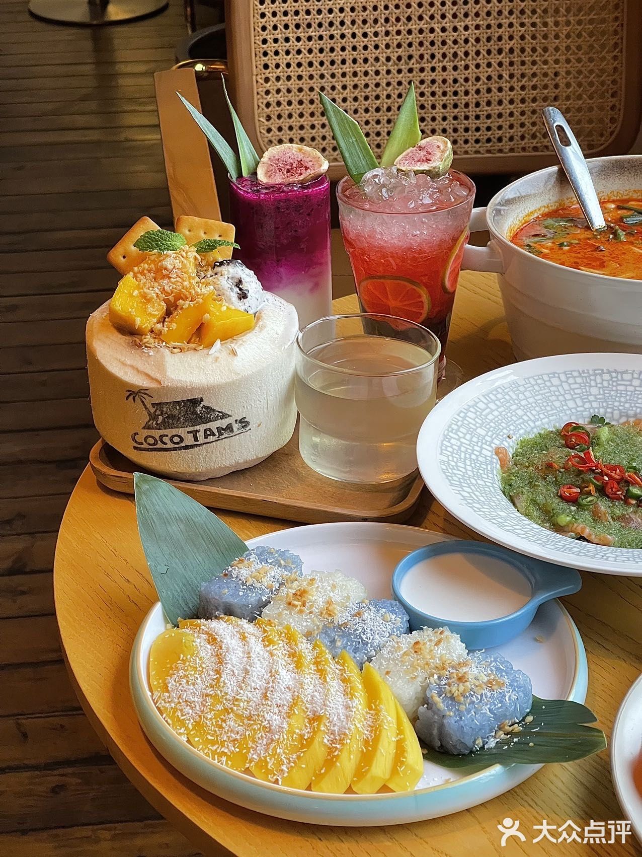 重庆这家泰餐排队也要吃，度假胜地