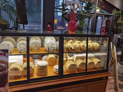 面包甜点陈列柜-泓0871臻选云南菜·味庄