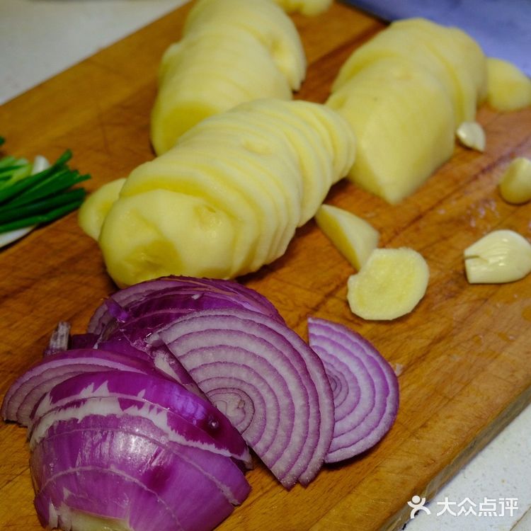 洋葱土豆烤大排 多一份滋味