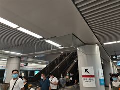 -新百广场(地铁站)