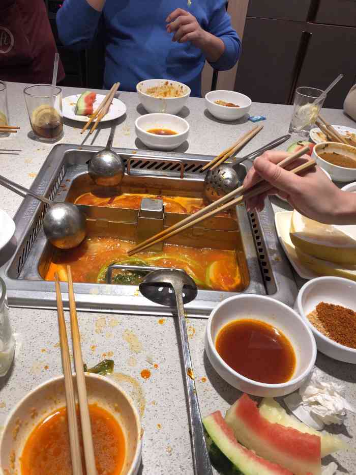 海底捞火锅(大融城店)-"带孩子在芳妮豆丁香颂店拍完照,就去了对面.