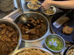 -松树干拌面店