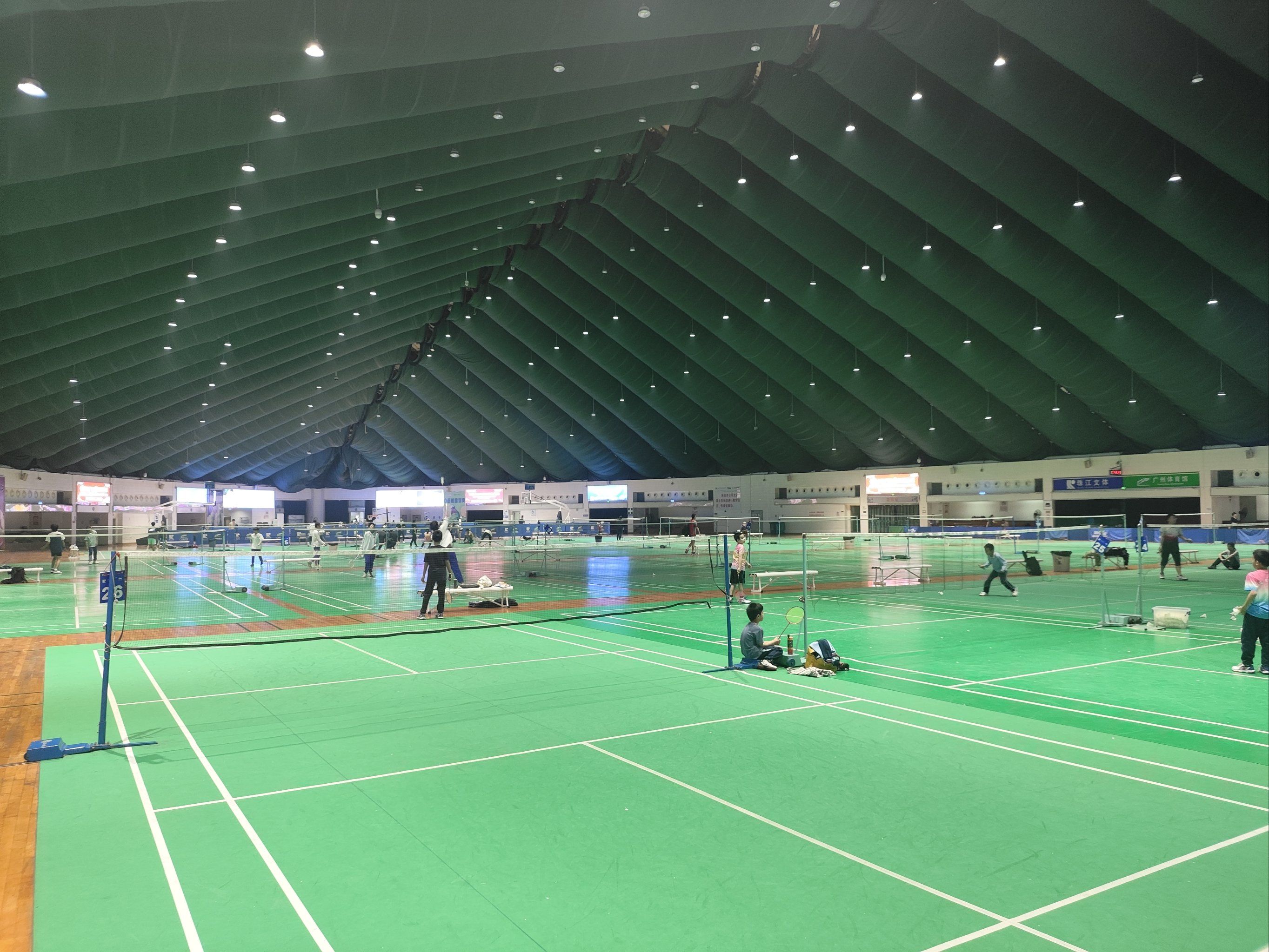 广州体育馆🏟️,距离白云公园地铁站较近,场地很新,各类设施十分