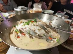 铁锅山泉水煮雄鱼-湘村小灶·地道长沙菜·本地人优选(万家丽路店)