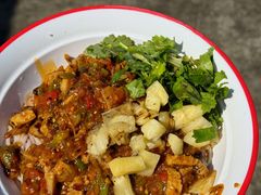 菠萝火烧肉米线-老奶烧肉米线