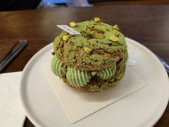 开心果树莓泡芙-Ten Olives甜点